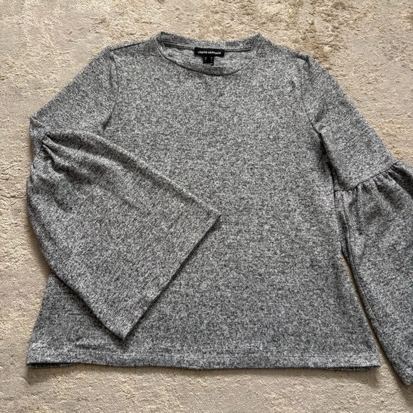 Urban Heritage Heathered Gray Flared Bell Long Sleeve Soft Knit Top Size Medium - Picture 3 of 9
